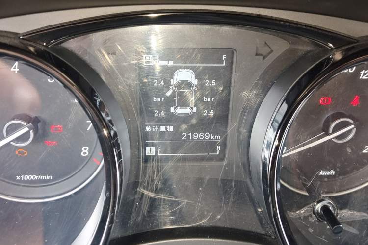 Used Wuling Hongguang PLUS 2019 1.5T Manual Luxury 7-Seater Odometer Close Up