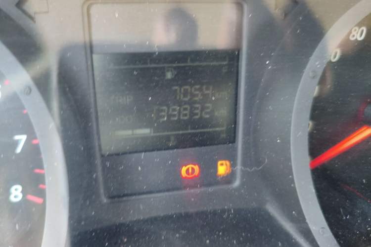Used Wuling Hongguang PLUS 2019 1.5T Manual Standard Version 7 Seats Odometer Close Up