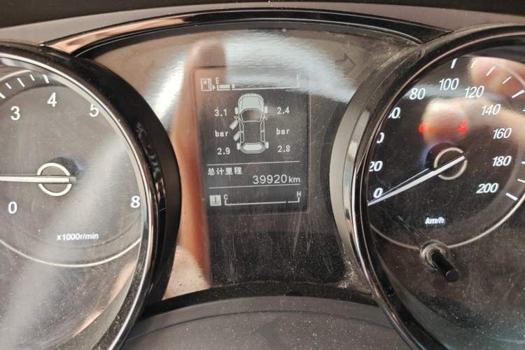 Used Wuling Hongguang PLUS  Odometer Close Up
