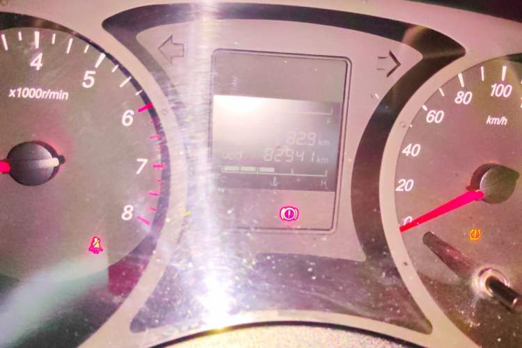 Used Wuling Hongguang PLUS 2019 1.5T Manual Standard Edition 5 Seats Odometer Close Up
