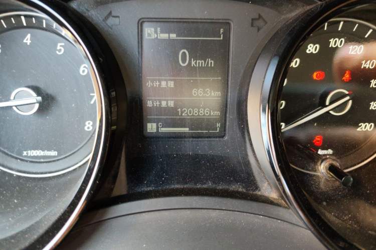 Used Wuling Hongguang PLUS 2019 1.5T Manual Comfort Version 7 Seats Odometer Close Up