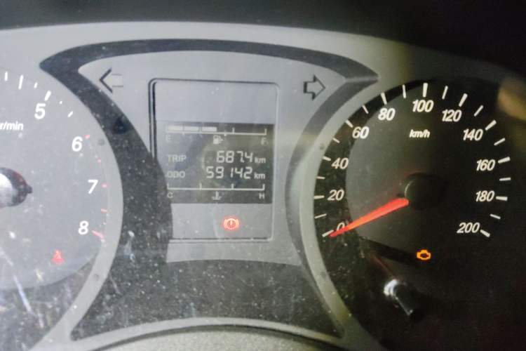 Used Wuling Hongguang PLUS 2019 1.5T Manual Standard Version 7 Seats Odometer Close Up