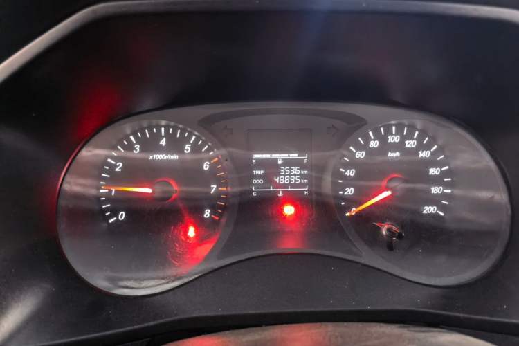 Used Wuling Hongguang PLUS 2019 1.5T Manual Standard Edition 5 Seats Odometer Close Up