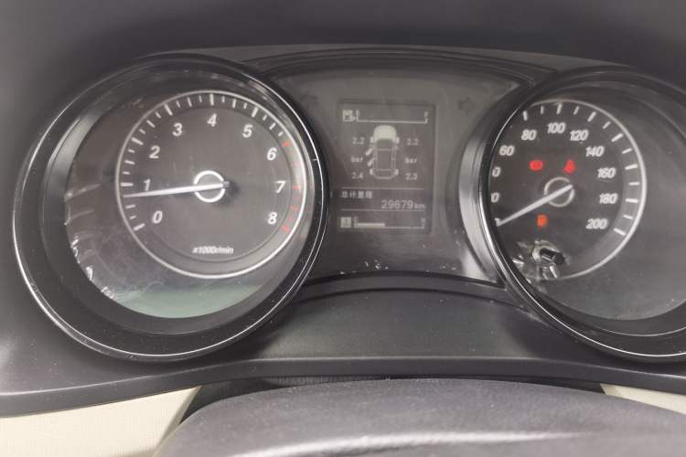 Used Wuling Hongguang PLUS 2019 1.5T Manual Luxury 7-Seater Odometer Close Up