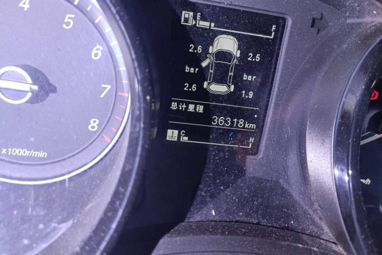 Used Wuling Hongguang PLUS 2019 1.5T Manual Luxury 7-Seater Odometer Close Up