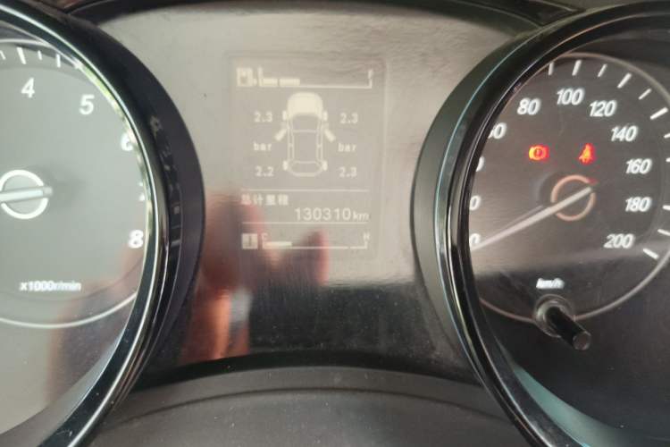 Used Wuling Hongguang PLUS 2019 1.5T Manual Luxury 7-Seater Odometer Close Up