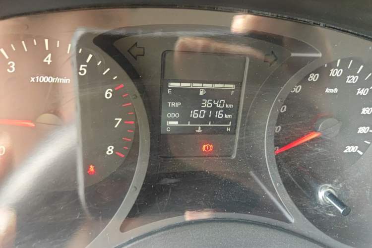 Used Wuling Hongguang PLUS 2019 1.5T Manual Standard Edition 5 Seats Odometer Close Up