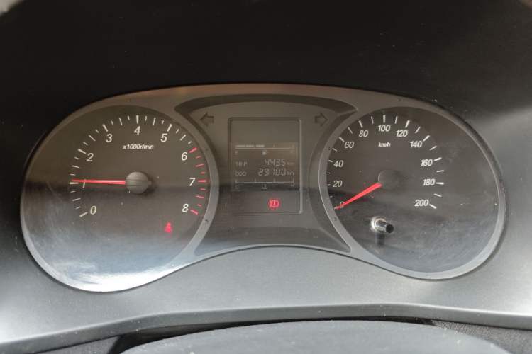 Used Wuling Hongguang PLUS 2019 1.5T Manual Standard Edition 5 Seats Odometer Close Up