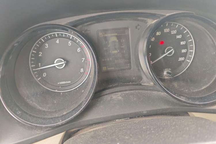 Used Wuling Hongguang PLUS 2019 1.5T Manual Luxury 7-Seater Odometer Close Up