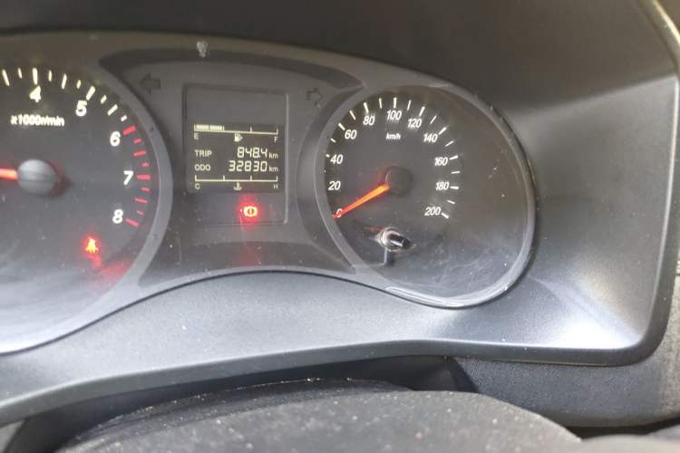 Used Wuling Hongguang PLUS 2019 1.5T Manual Standard Edition 5 Seats Odometer Close Up
