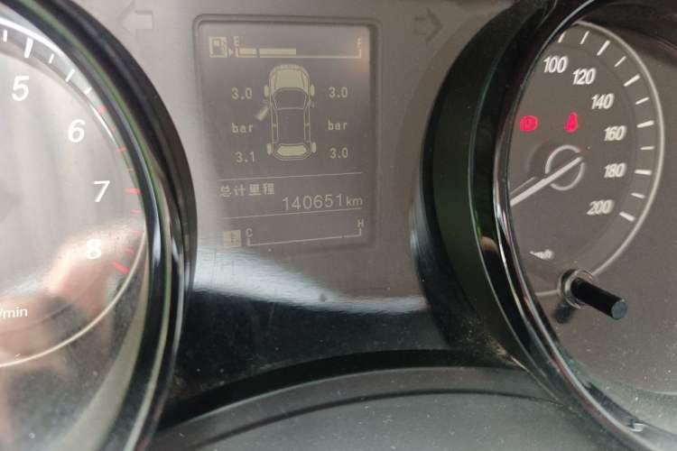 Used Wuling Hongguang PLUS 2019 1.5T Manual Luxury 7-Seater Odometer Close Up