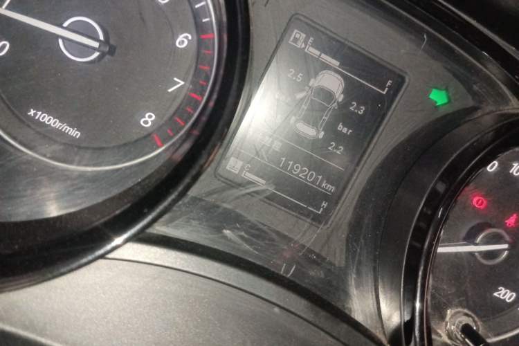Used Wuling Hongguang PLUS 2019 1.5T Manual Luxury 7-Seater Odometer Close Up