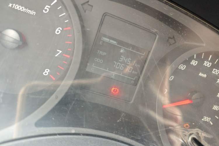 Used Wuling Hongguang PLUS 2019 1.5T Manual Standard Version 7 Seats Odometer Close Up