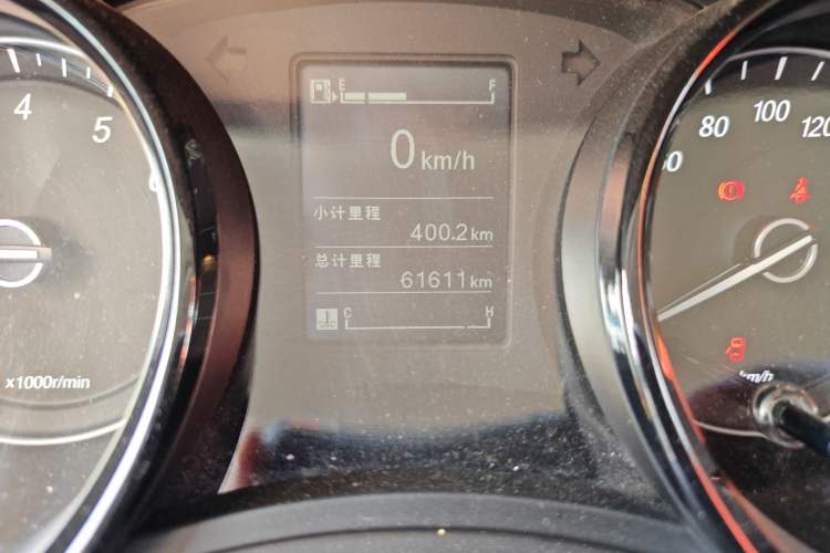 Used Wuling Hongguang PLUS 2019 1.5T Manual Comfort Version 7 Seats Odometer Close Up