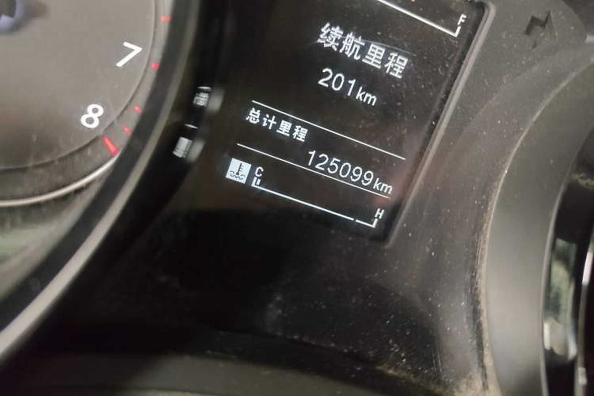Used Wuling Hongguang PLUS 2019 1.5T Manual Comfort Version 7 Seats Odometer Close Up