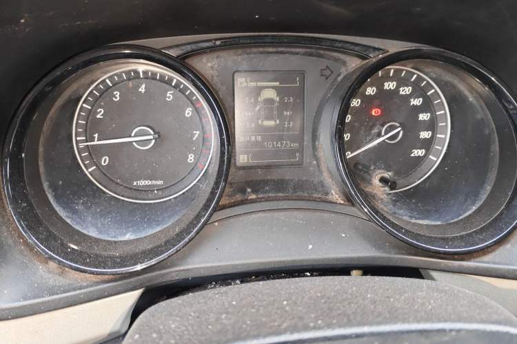 Used Wuling Hongguang PLUS 2019 1.5T Manual Luxury 7-Seater Odometer Close Up