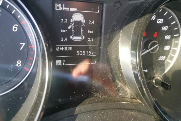 Used Wuling Hongguang PLUS 2019 1.5T Manual Luxury 7-Seater Odometer Close Up