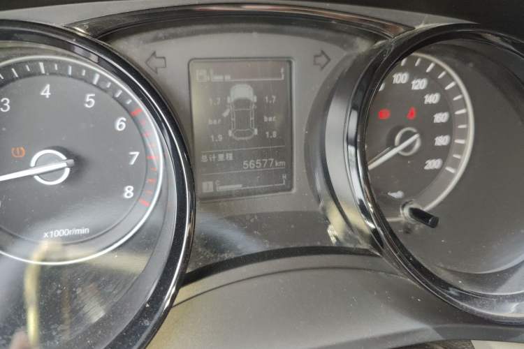 Used Wuling Hongguang PLUS 2019 1.5T Manual Luxury 7-Seater Odometer Close Up