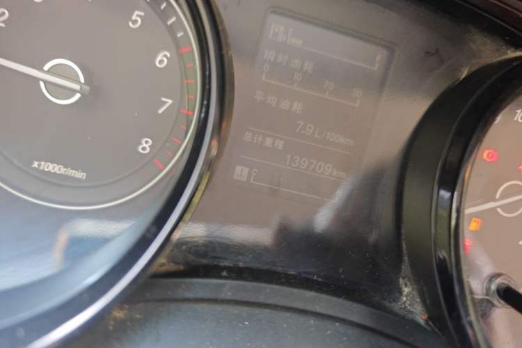 Used Wuling Hongguang PLUS 2019 1.5T Manual Comfort Version 7 Seats Odometer Close Up