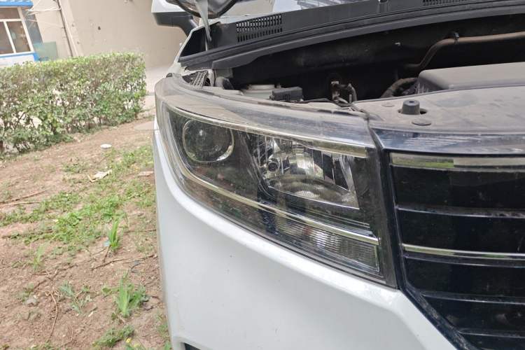 Used Wuling Hongguang PLUS  Right Front Headlight