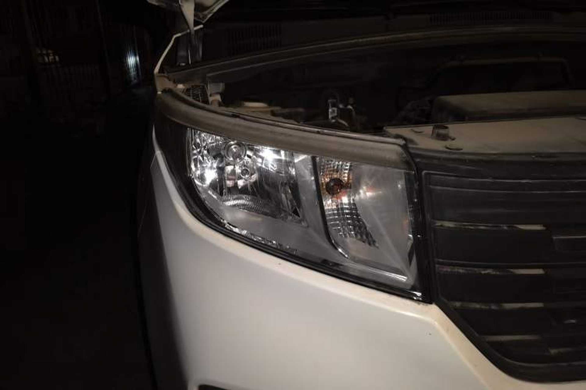 Used Wuling Hongguang PLUS 2019 1.5T Manual Standard Edition 5 Seats Right Front Headlight
