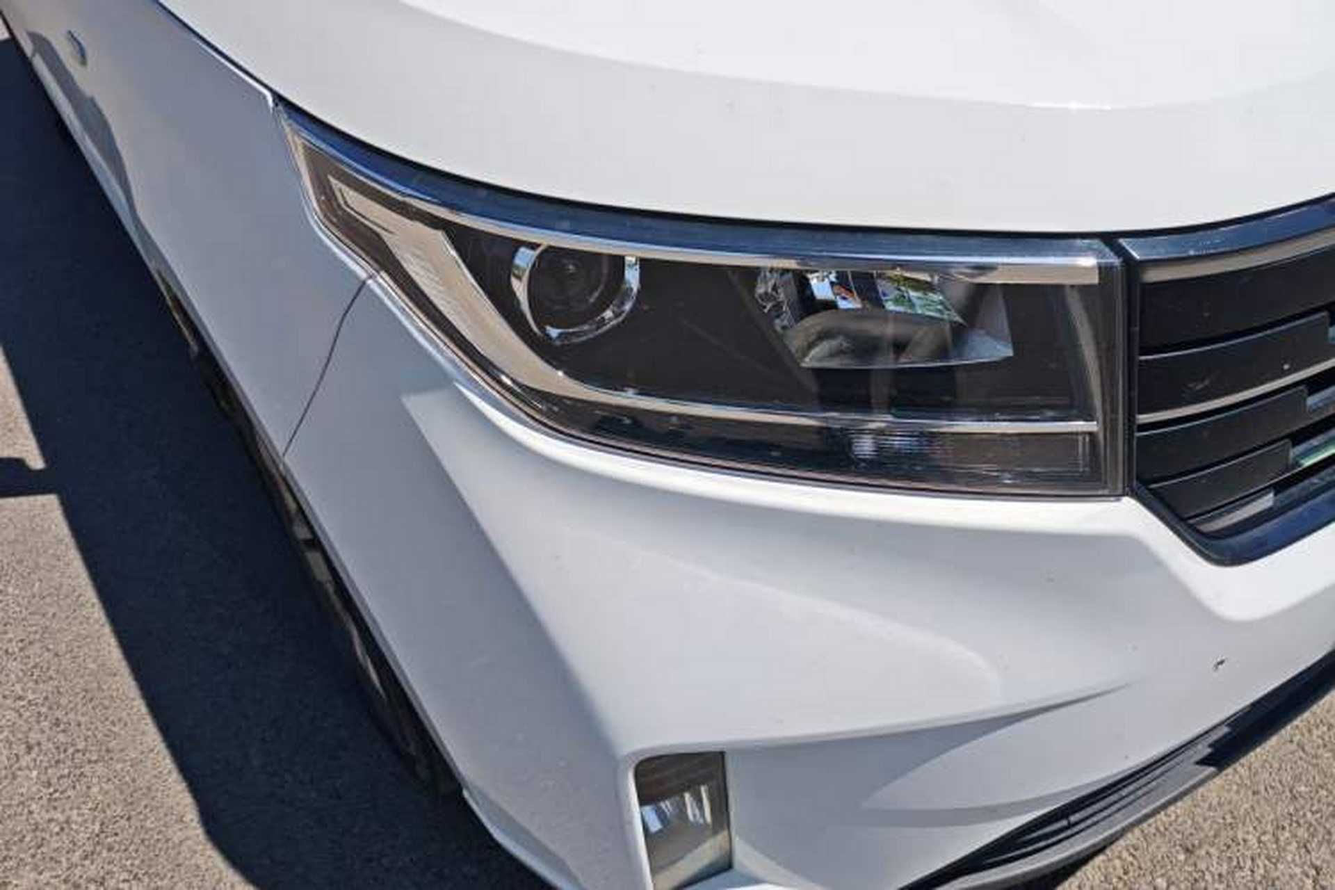 Used Wuling Hongguang PLUS 2019 1.5T Manual Luxury 7-Seater Right Front Headlight