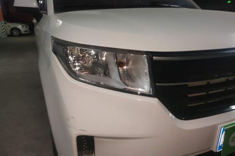 Used Wuling Hongguang PLUS 2019 1.5T Manual Comfort Version 7 Seats Right Front Headlight