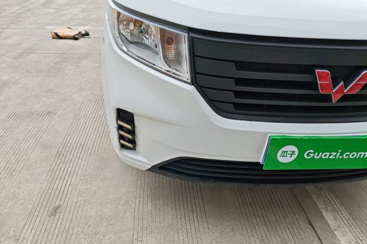 Used Wuling Hongguang PLUS 2019 1.5T Manual Standard Version 7 Seats Right Front Headlight