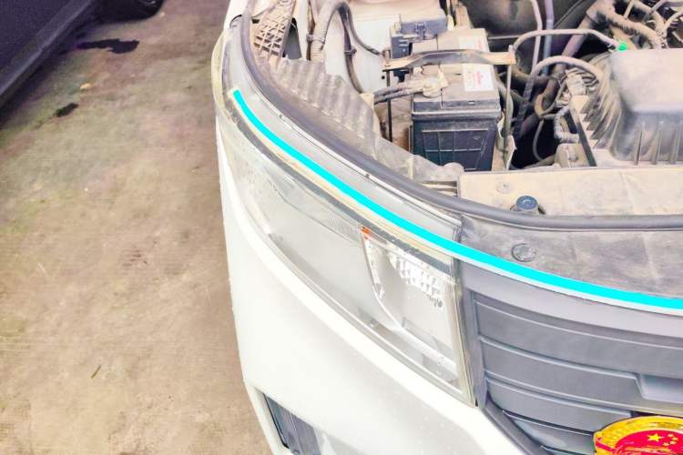 Used Wuling Hongguang PLUS 2019 1.5T Manual Standard Edition 5 Seats Right Front Headlight