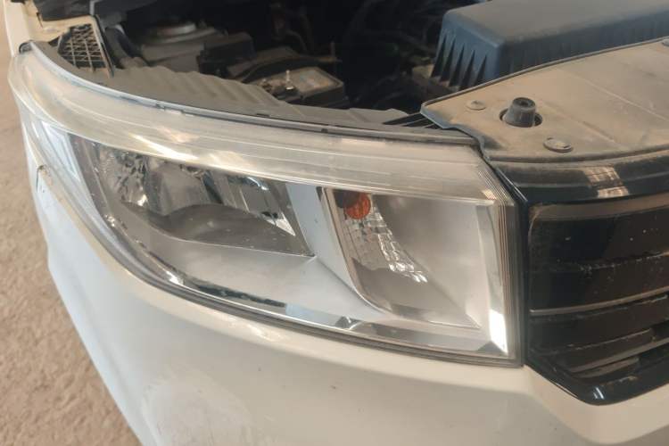 Used Wuling Hongguang PLUS 2019 1.5T Manual Comfort Version 7 Seats Right Front Headlight