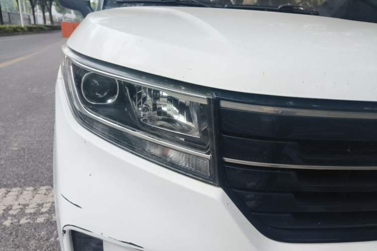 Used Wuling Hongguang PLUS 2019 1.5T Manual Luxury 7-Seater Right Front Headlight