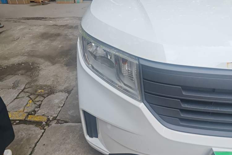 Used Wuling Hongguang PLUS 2019 1.5T Manual Standard Edition 5 Seats Right Front Headlight