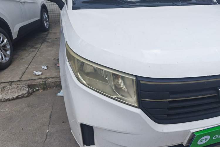 Used Wuling Hongguang PLUS 2019 1.5T Manual Comfort Version 7 Seats Right Front Headlight