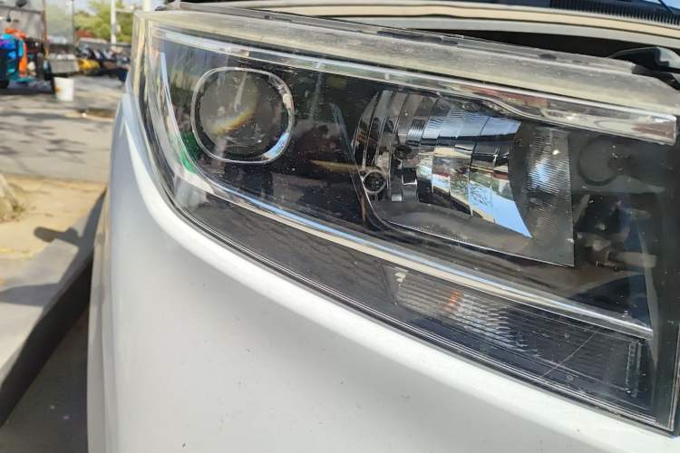 Used Wuling Hongguang PLUS 2019 1.5T Manual Luxury 7-Seater Right Front Headlight