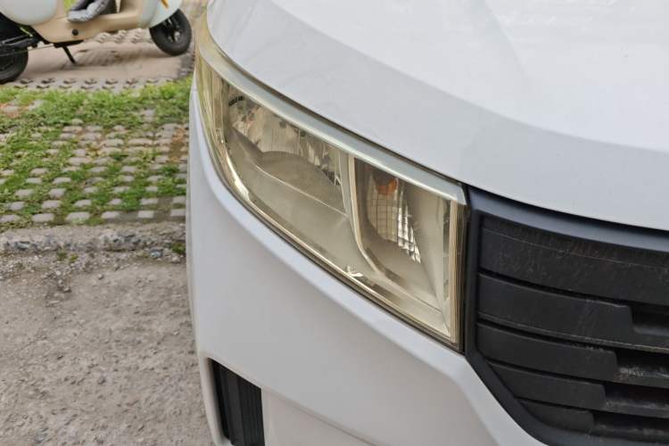 Used Wuling Hongguang PLUS 2019 1.5T Manual Standard Edition 5 Seats Right Front Headlight