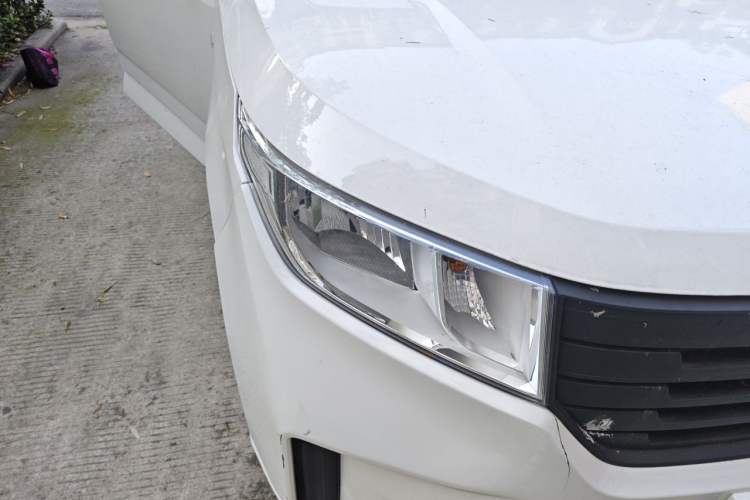 Used Wuling Hongguang PLUS 2019 1.5T Manual Standard Edition 5 Seats Right Front Headlight