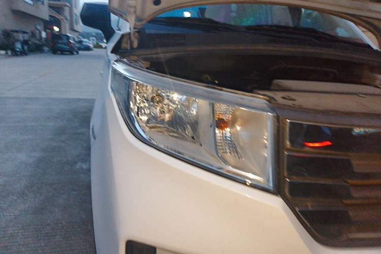 Used Wuling Hongguang PLUS 2019 1.5T Manual Standard Edition 5 Seats Right Front Headlight