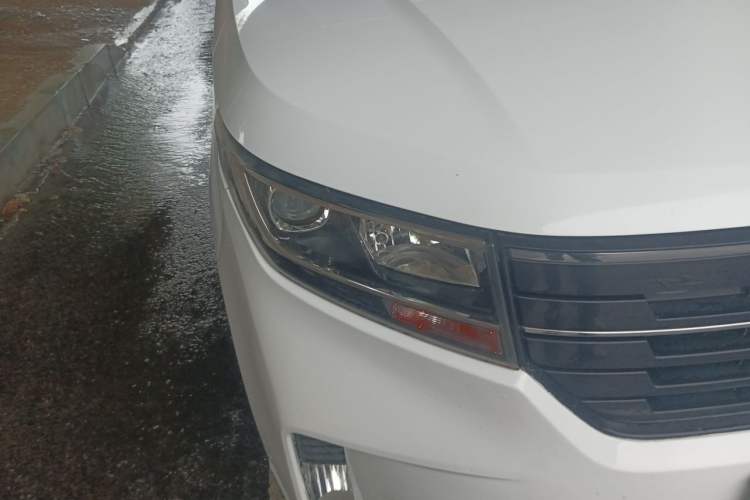 Used Wuling Hongguang PLUS 2019 1.5T Manual Luxury 7-Seater Right Front Headlight