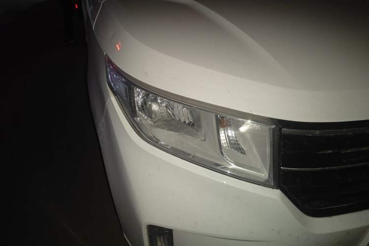 Used Wuling Hongguang PLUS 2019 1.5T Manual Comfort Version 7 Seats Right Front Headlight