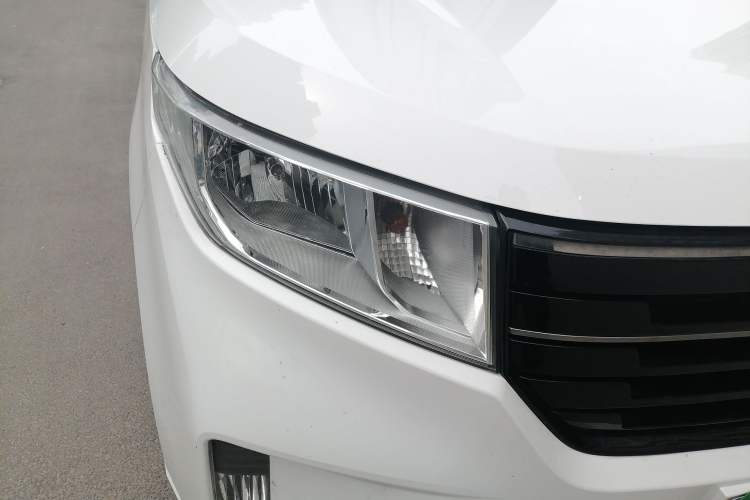 Used Wuling Hongguang PLUS 2019 1.5T Manual Comfort Version 7 Seats Right Front Headlight