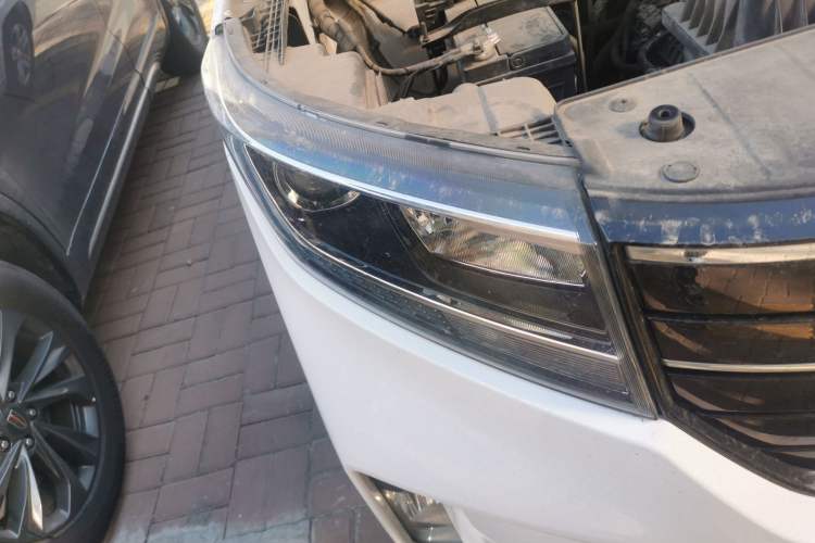 Used Wuling Hongguang PLUS 2019 1.5T Manual Luxury 7-Seater Right Front Headlight