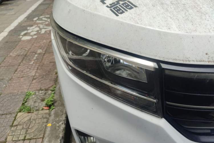 Used Wuling Hongguang PLUS 2019 1.5T Manual Luxury 7-Seater Right Front Headlight