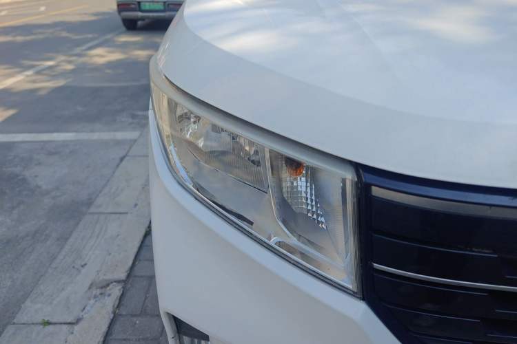 Used Wuling Hongguang PLUS 2019 1.5T Manual Comfort Version 7 Seats Right Front Headlight