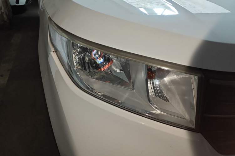 Used Wuling Hongguang PLUS 2019 1.5T Manual Comfort Version 7 Seats Right Front Headlight