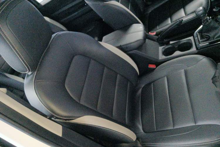 Used Wuling Hongguang PLUS 2019 1.5T Manual Luxury 7-Seater Right Front Seat