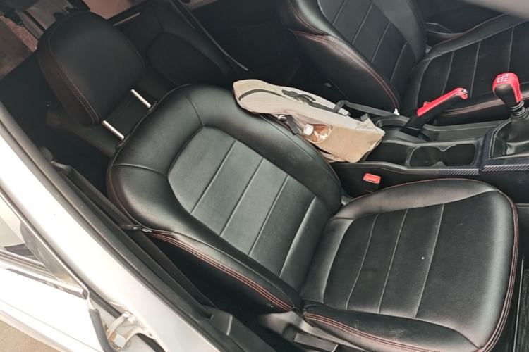 Used Wuling Hongguang PLUS 2019 1.5T Manual Standard Version 7 Seats Right Front Seat