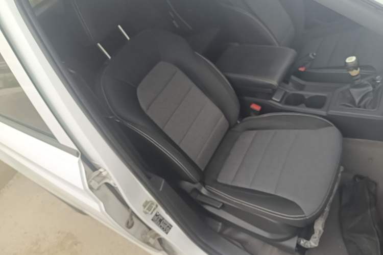 Used Wuling Hongguang PLUS 2019 1.5T Manual Standard Edition 5 Seats Right Front Seat