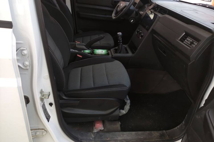 Used Wuling Hongguang PLUS 2019 1.5T Manual Standard Edition 5 Seats Right Front Seat