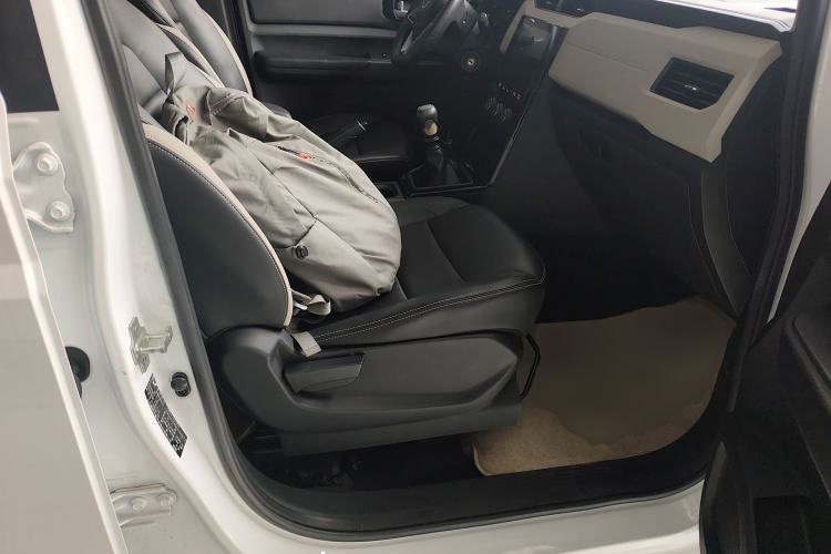Used Wuling Hongguang PLUS 2019 1.5T Manual Luxury 7-Seater Right Front Seat
