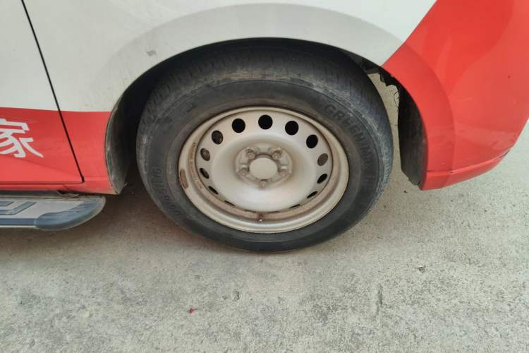 Used Wuling Hongguang PLUS 2019 1.5T Manual Standard Edition 5 Seats Right Front Wheel Hub